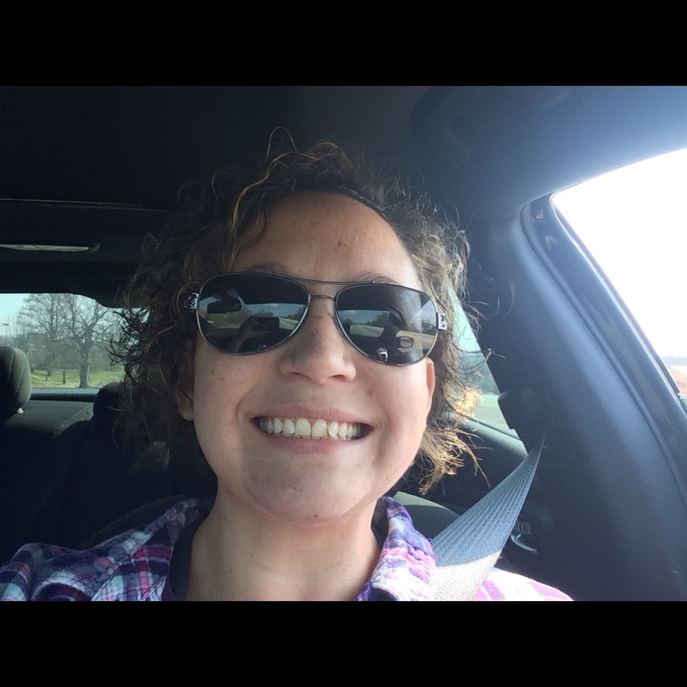 Meet your Posher, Lara